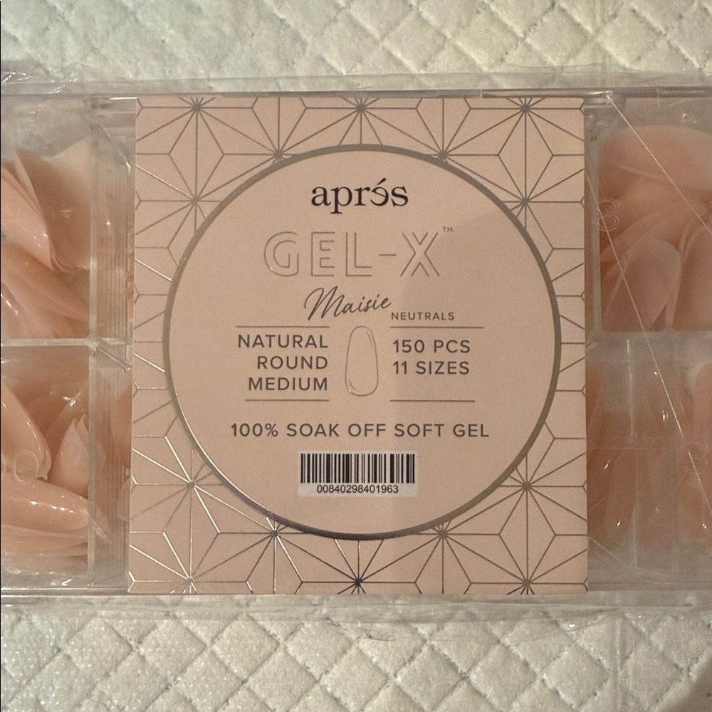 Aprés Gel-X Natural Round Medium Nails Maisie